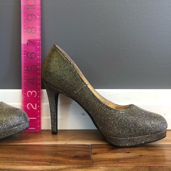 Metallic Pumps - Picture 2 of 6